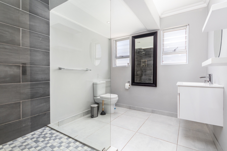 To Let 1 Bedroom Property for Rent in Sea Point Western Cape